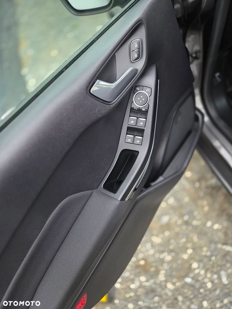 Ford Fiesta 1.5 TDCi S&S TITANIUM - 10