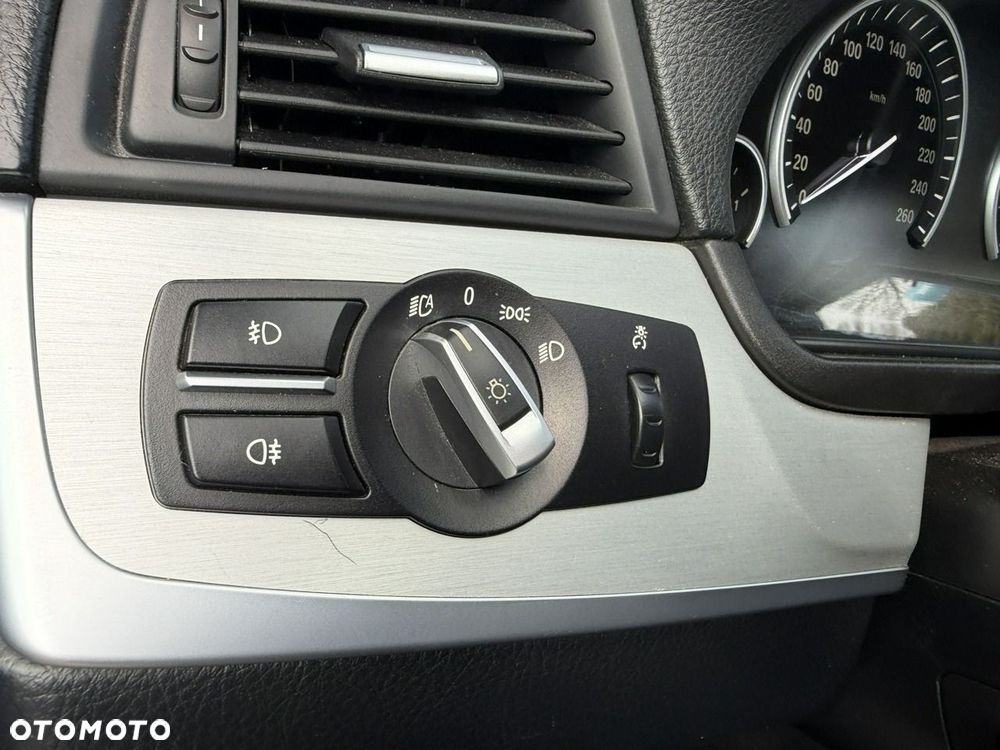 BMW Seria 5 530d xDrive Sport-Aut Luxury Line - 14