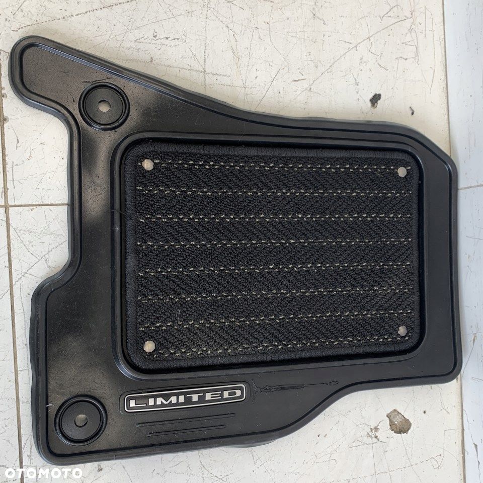 Dywaniki chodniczki oryginalne komplet 3szt DODGE RAM V 1500 LIMITED 21r - 4