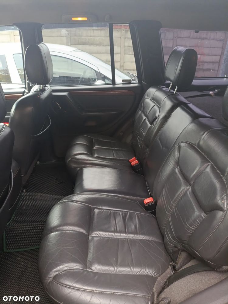 Jeep Grand Cherokee - 12
