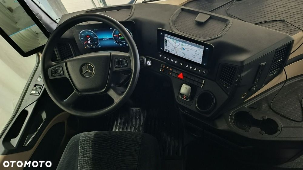 Mercedes-Benz Actros - 11