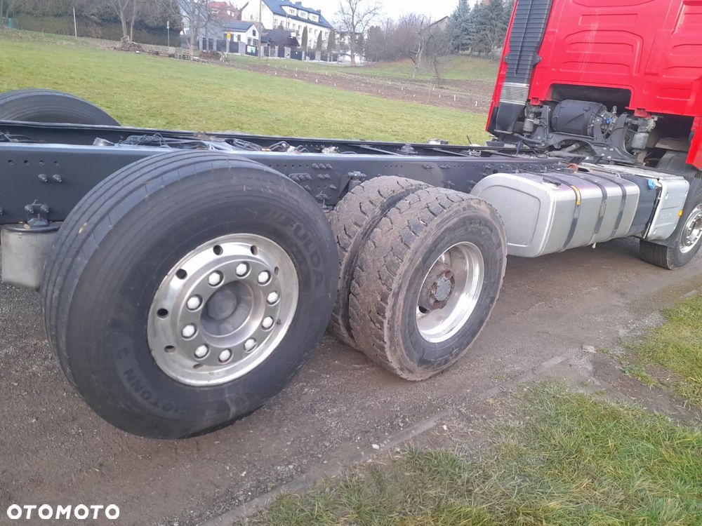 Volvo FH 16 650koni 6x2 OŚ SKRĘTNA PODNOSZONA // JEDYNY TAKI// RAMA DO ZABUDOWY// HDS dzwig żuraw do lasu drewna tarcicy // DO ŻYWCA// asenizacyjny// HOLOWNIK// FULL opcja ze SZWAJCARI - 18
