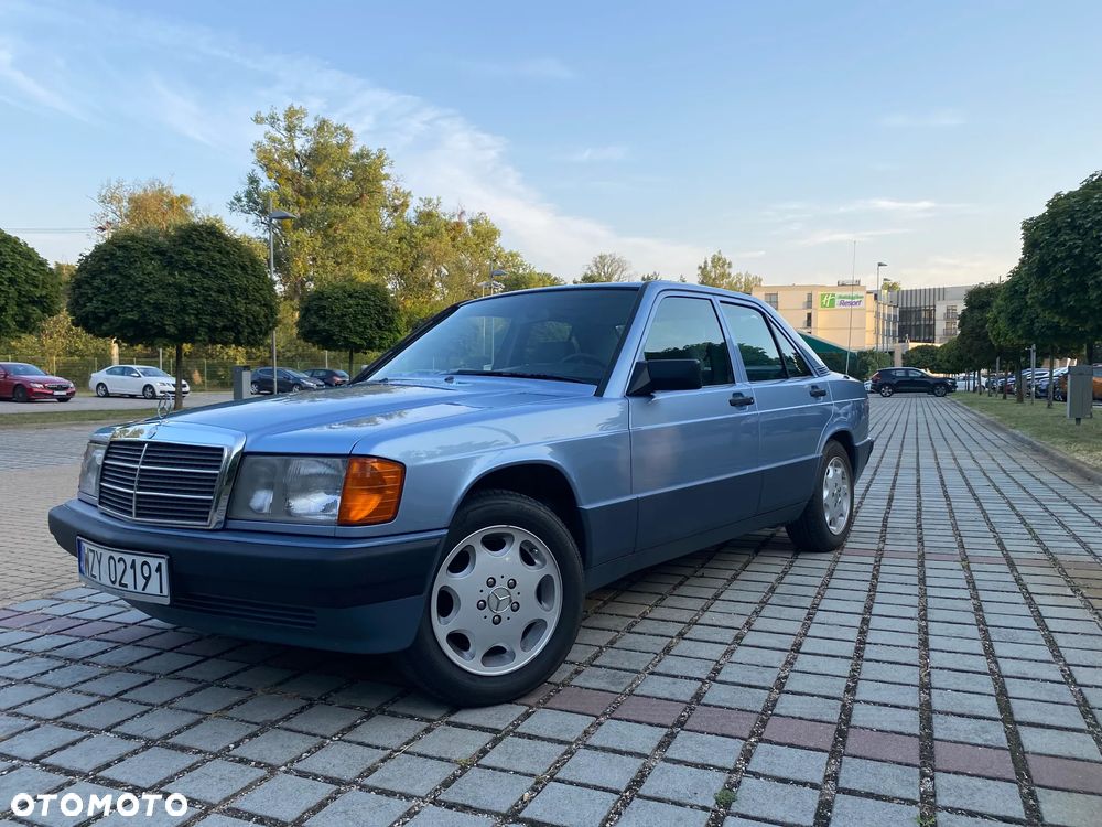 Mercedes-Benz W201 (190) - 3