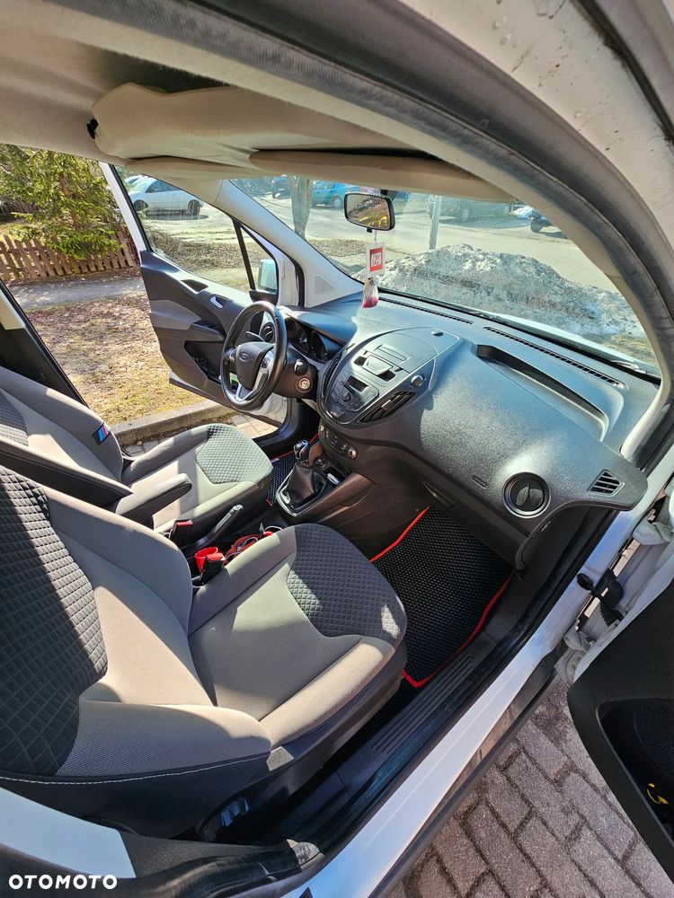 Ford Tourneo Courier - 10