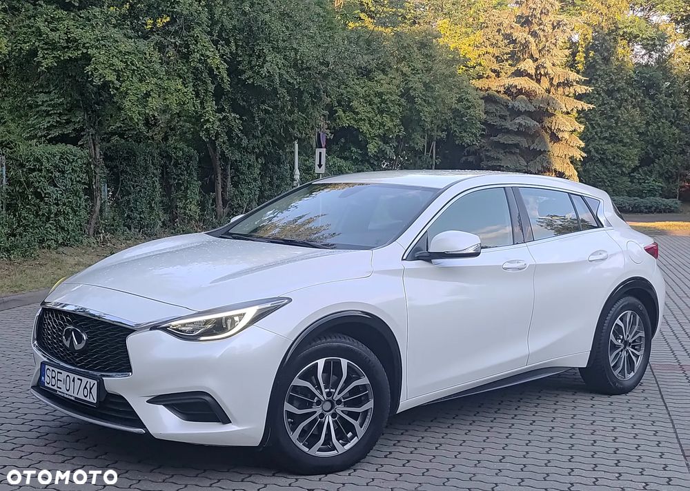 Infiniti Q30 1.6t - 3