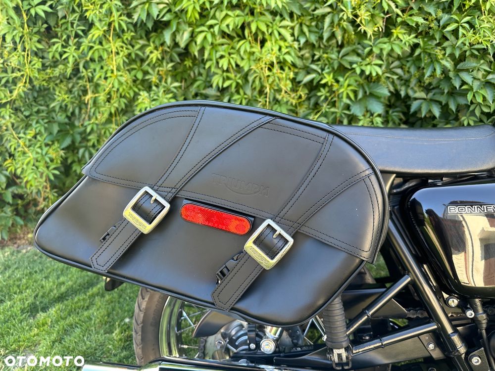 Triumph Bonneville - 12