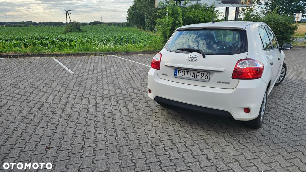 Toyota Auris 1.33 VVT-i Terra - 4