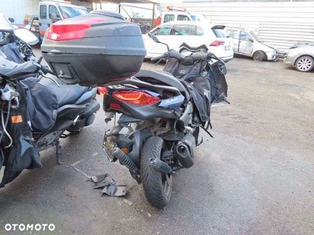 Yamaha X-max - 3