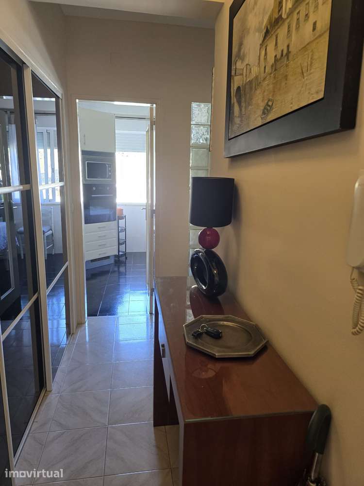 Apartamento bem mobilado e equipado - Grande imagem: 3/10