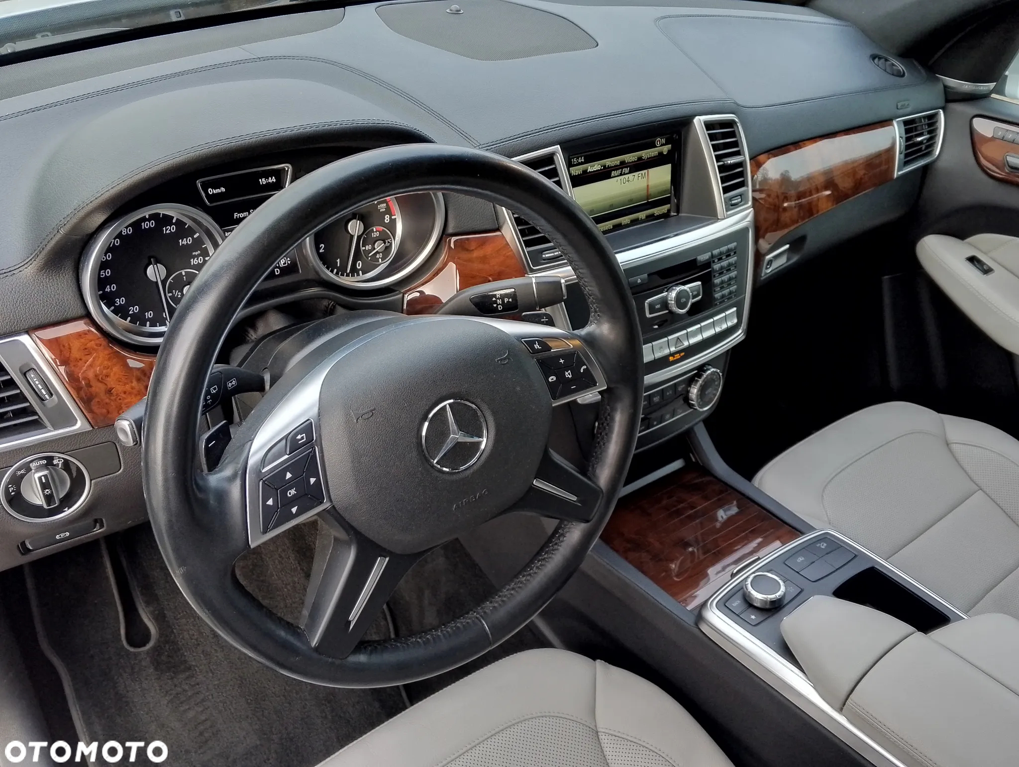 Mercedes-Benz GL 400 4Matic 7G-TRONIC - 27
