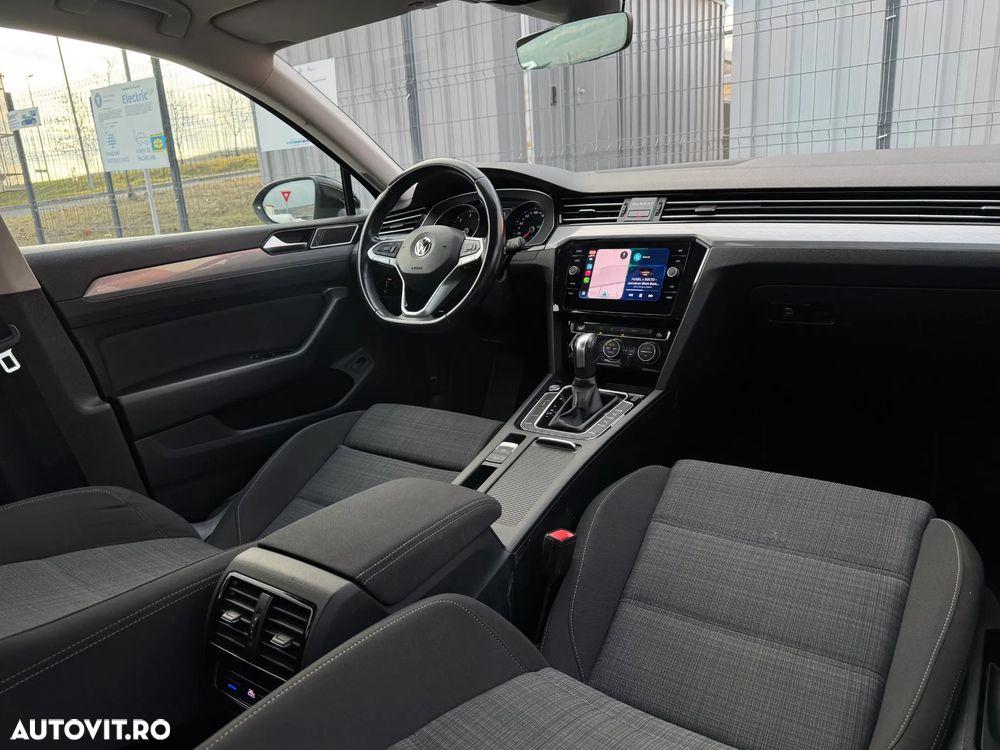 Volkswagen Passat Variant 2.0 TDI SCR DSG Elegance - 11