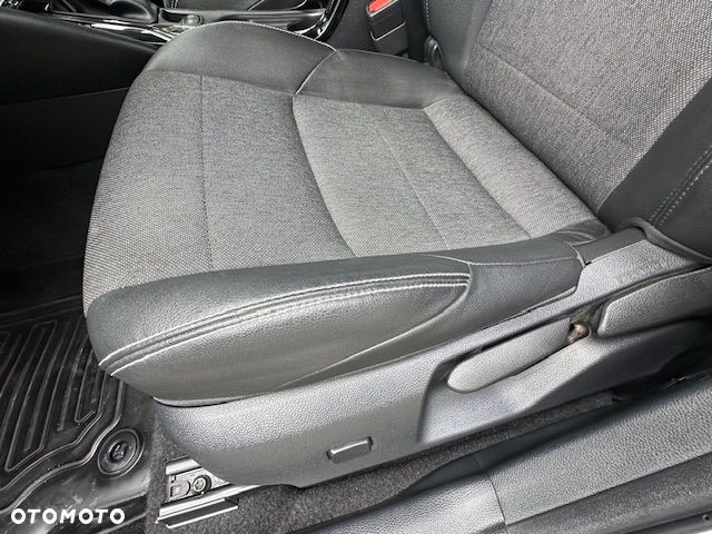 Toyota Corolla 1.8 Business Edition - 36