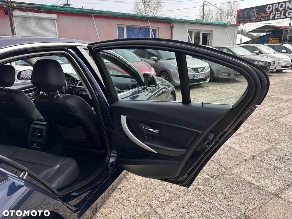 BMW Seria 3 318d Blue Performance Sport Line - 12