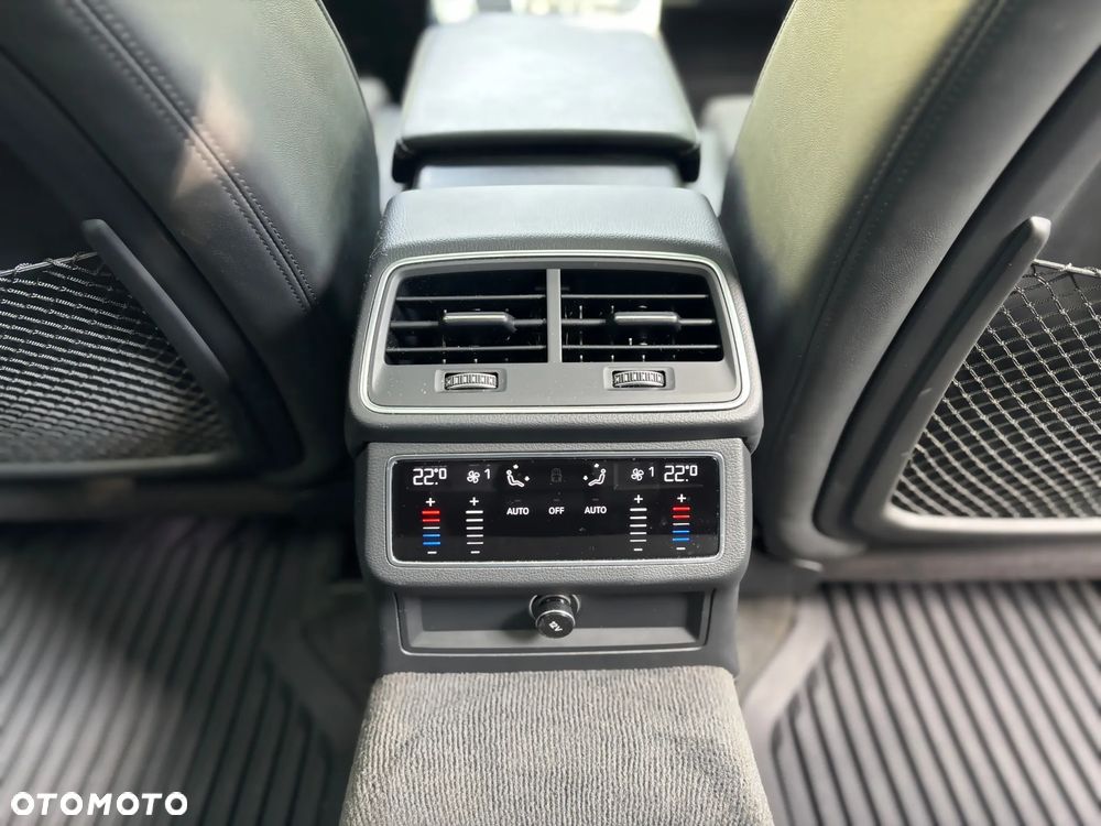 Audi A6 Avant 40 TDI quattro S tronic S line - 15