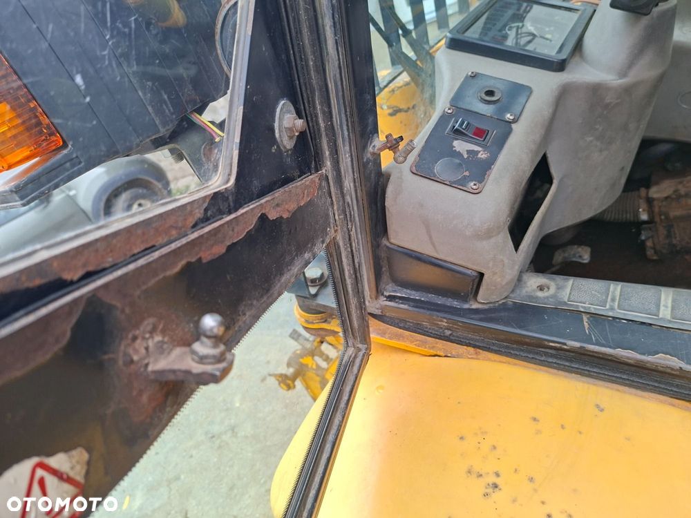 JCB 525-50 4X4 - 12