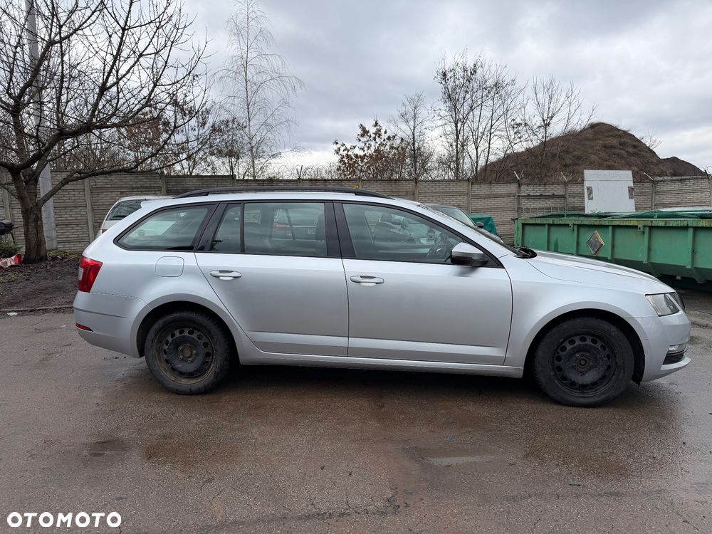 Skoda Octavia 1.6 TDI SCR Ambition - 3