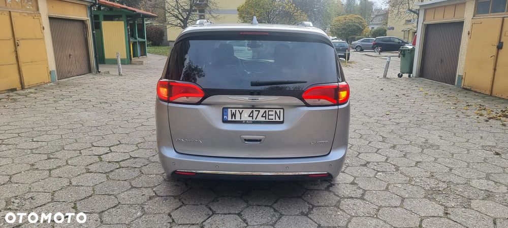 Chrysler Pacifica - 6