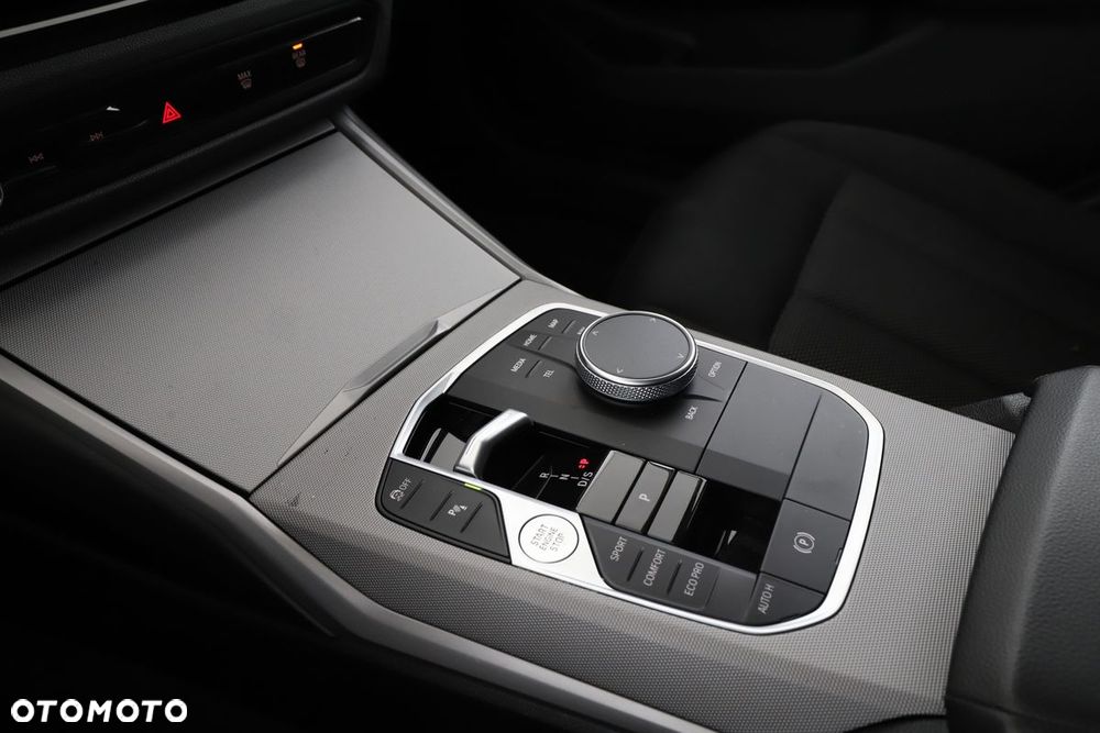 BMW Seria 3 318d mHEV - 30