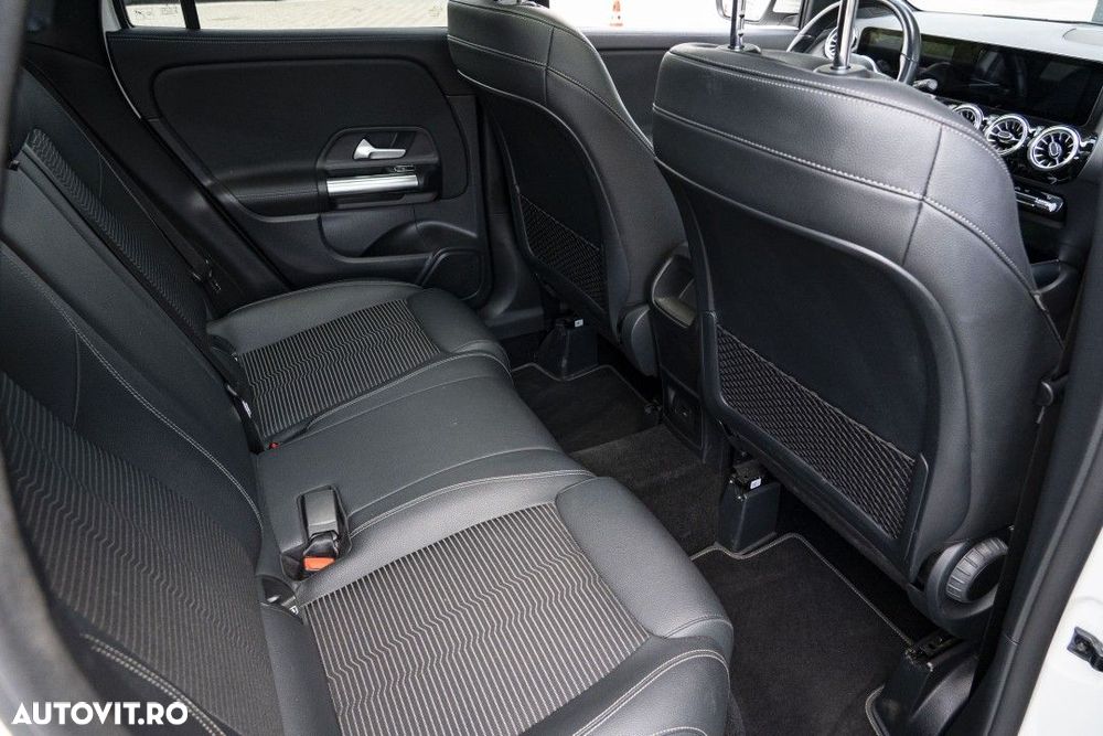 Mercedes-Benz GLA - 8