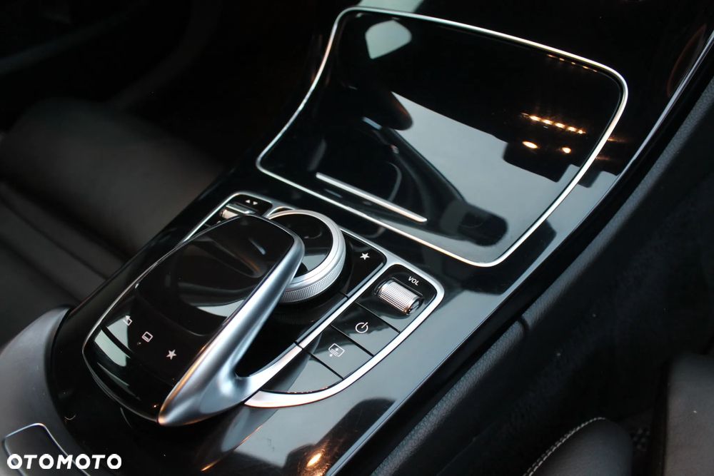 Mercedes-Benz Klasa C 200 4-Matic 9G-TRONIC - 35