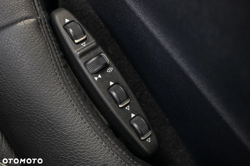 Mercedes-Benz Klasa E 350 CDI DPF 4Matic BlueEFFICIENCY 7G-TRONIC Avantgarde - 25