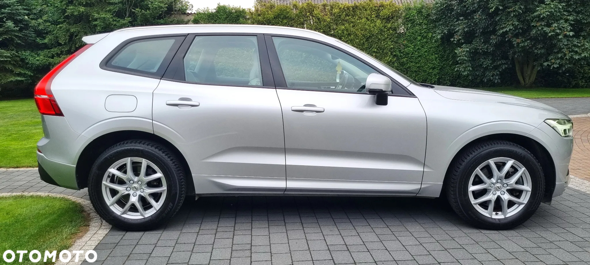 Volvo XC 60 B4 D AWD Geartronic Momentum Pro - 11
