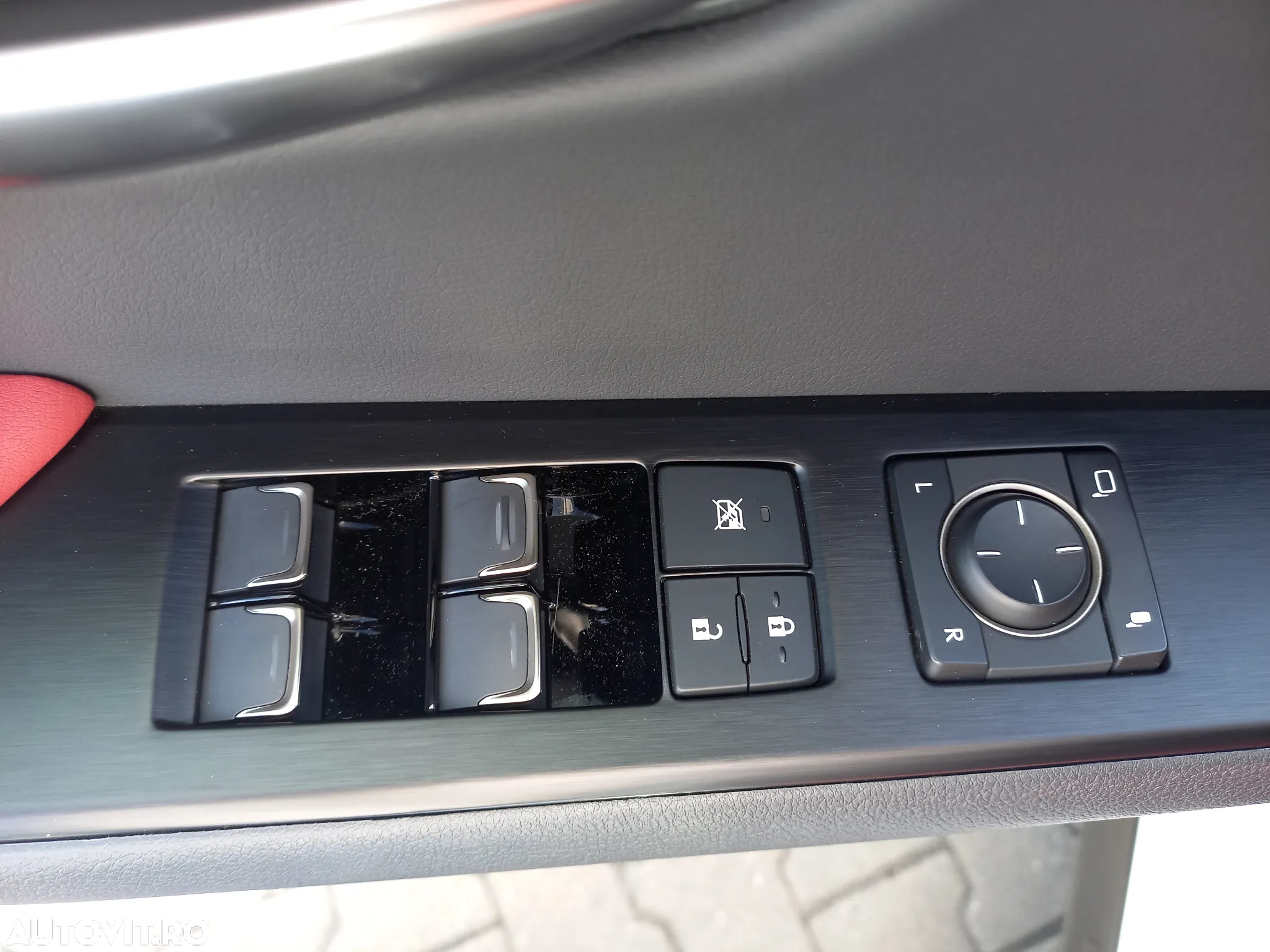 Lexus UX 250h 2.0L HEV 20H- (178 HP) 4X4 CVT F Sport - 13