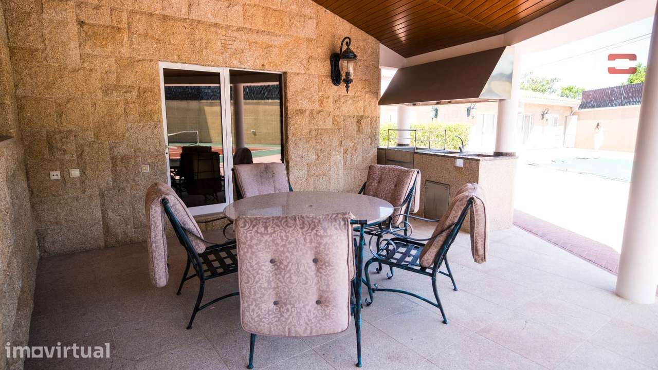 PROPRIEDADE EXCLUSIVA COM PISCINA, CAMPO DE TÉNIS E CASA DE HÓSPEDE... - Grande imagem: 5/40