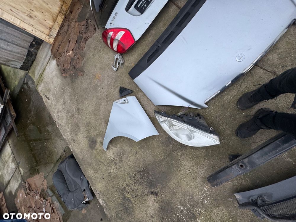 Mercedes a klasa w169 kolor srebrny 761 lampy przód prawa lewa przednie tylnie tył maska błotnik prawy lewy podszybie dysze spryskiwacza osłona plastik na masce wlot maski lampy tył drzwi prawe lewe przednie tylnie pas przedni chłodnice podszybie zderzak przód przedni progi - 11