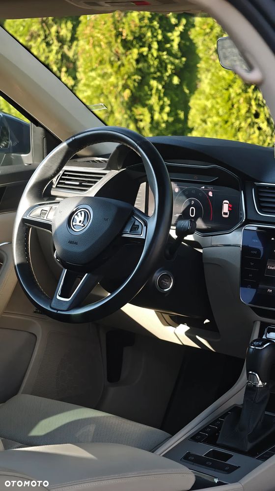 Skoda Superb 2.0 TDI 4x4 L&K DSG - 10