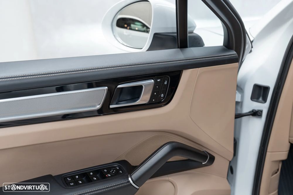 Porsche Cayenne Coupé E-Hybrid - 27