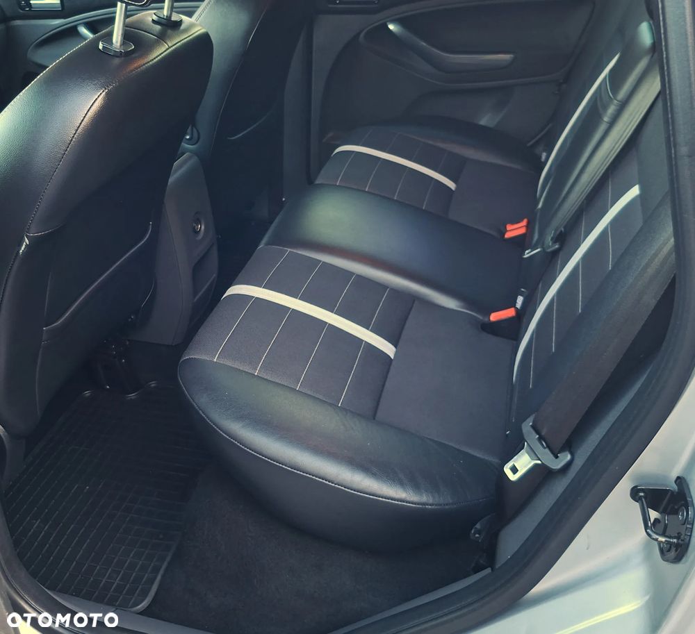 Ford Kuga 2.0 TDCi 2x4 Champions Edition - 18