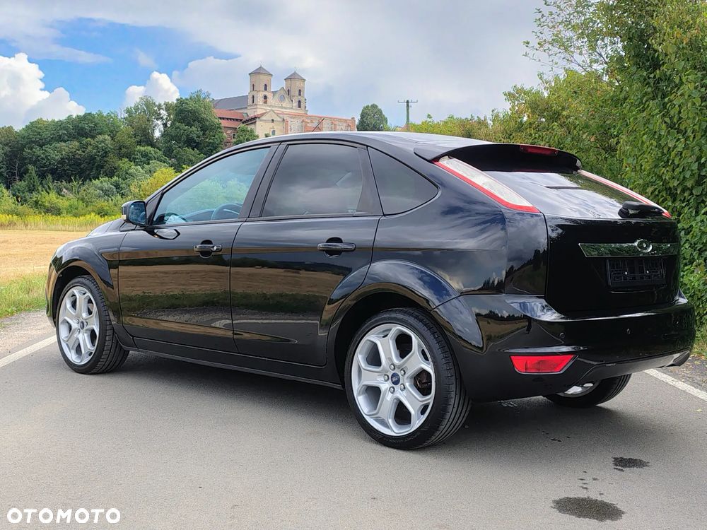 Ford Focus 1.8 Sport - 9