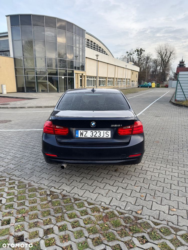 BMW Seria 3 328i - 7