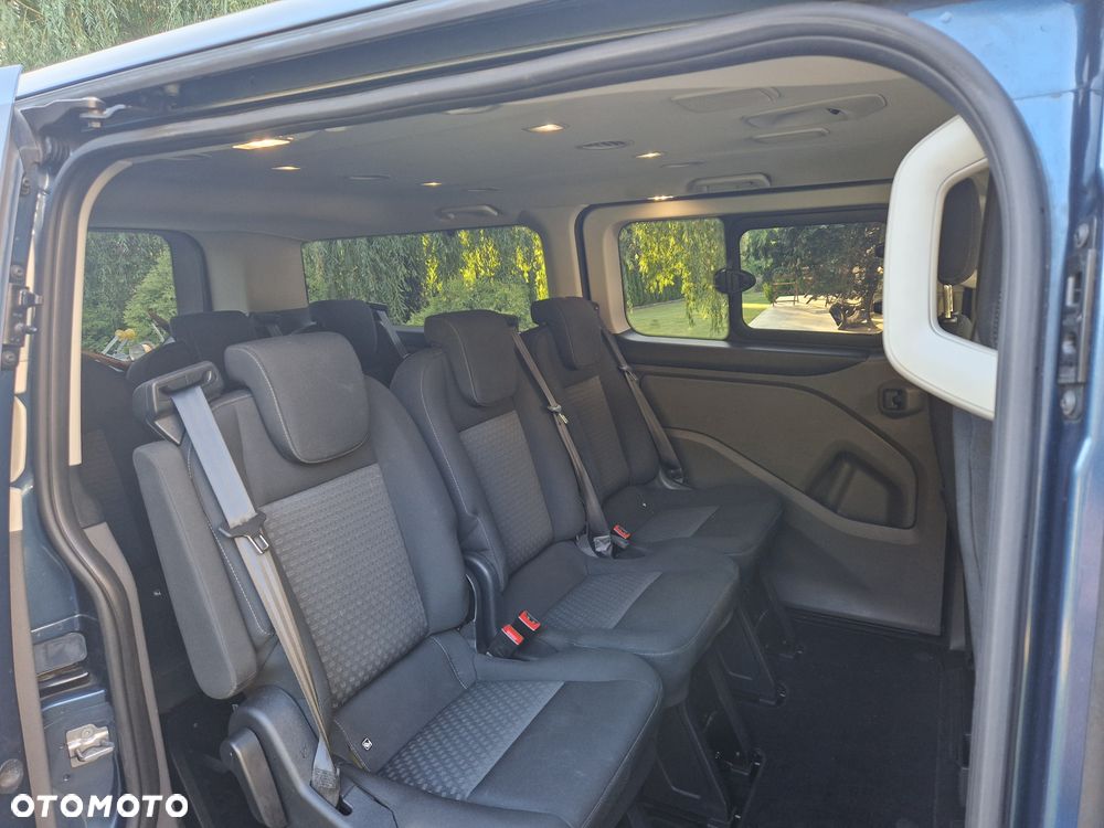 Ford Tourneo Custom - 32