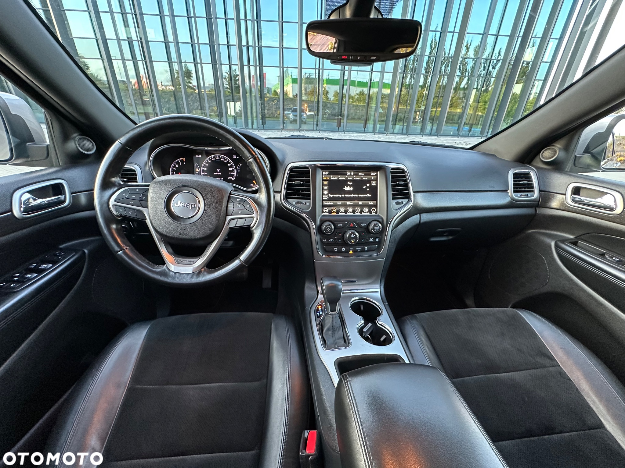 Jeep Grand Cherokee - 26