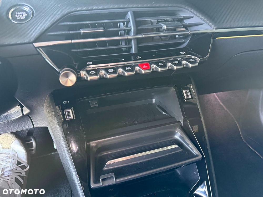 Peugeot 2008 54kWh GT - 17