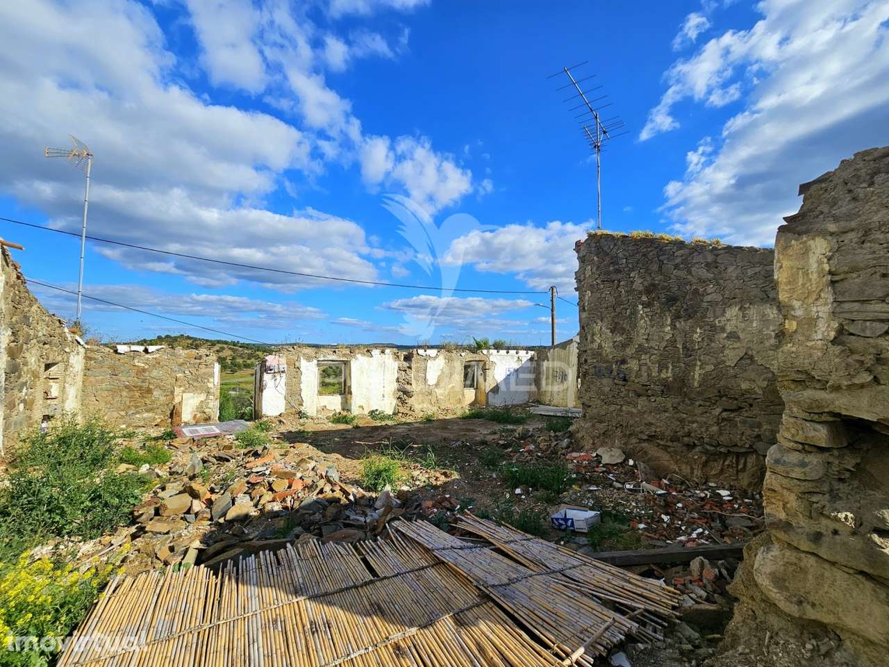 Moradia em ruína em Alcaria Longa, Mértola - Grande imagem: 4/12