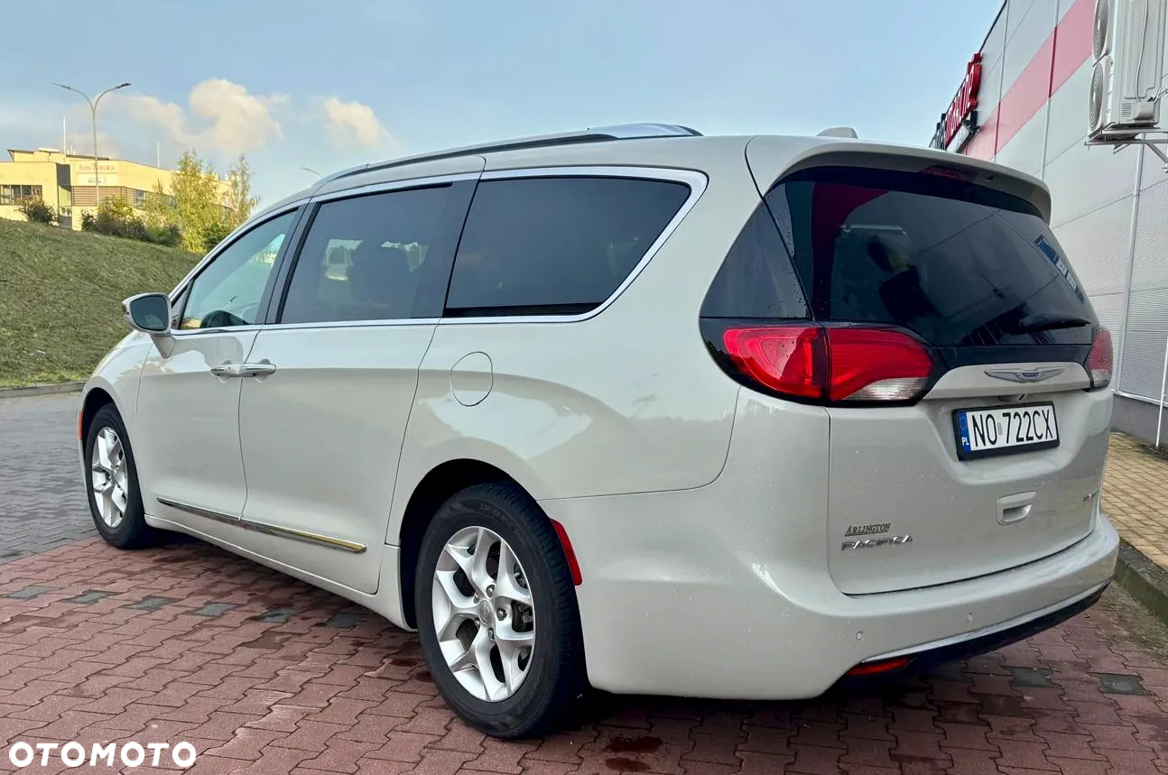 Chrysler Pacifica - 5