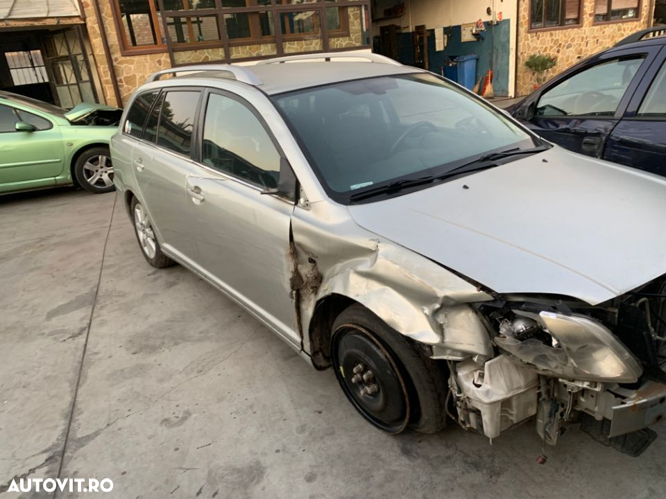Dezmembram  Toyota Avensis Break - 2