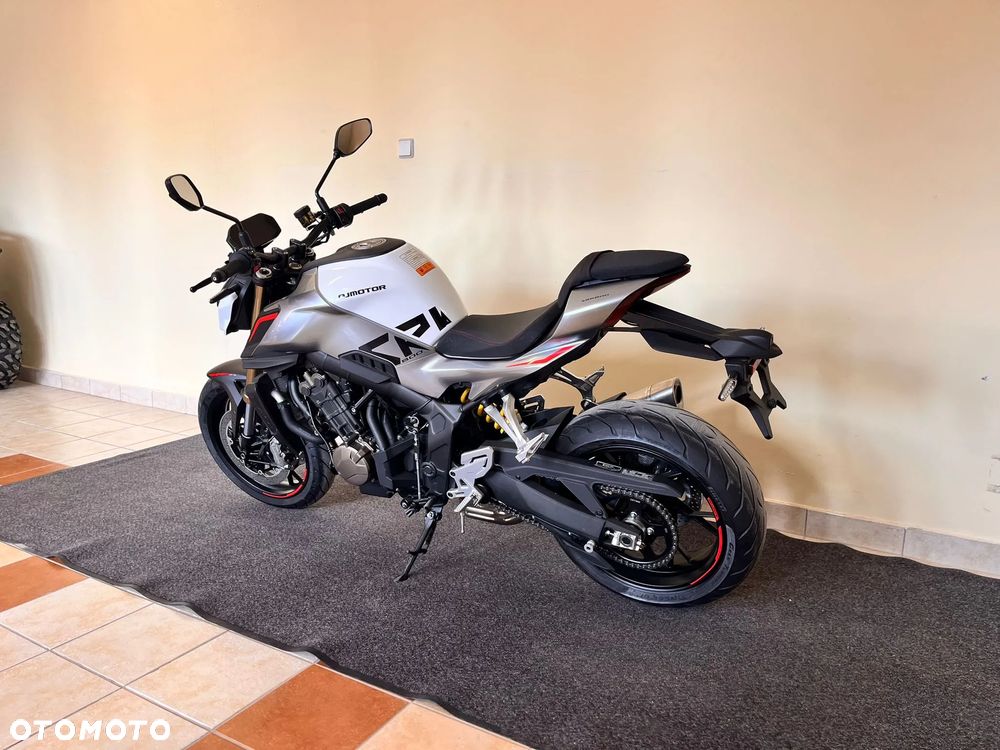 QJMOTOR SRK 800 - 4