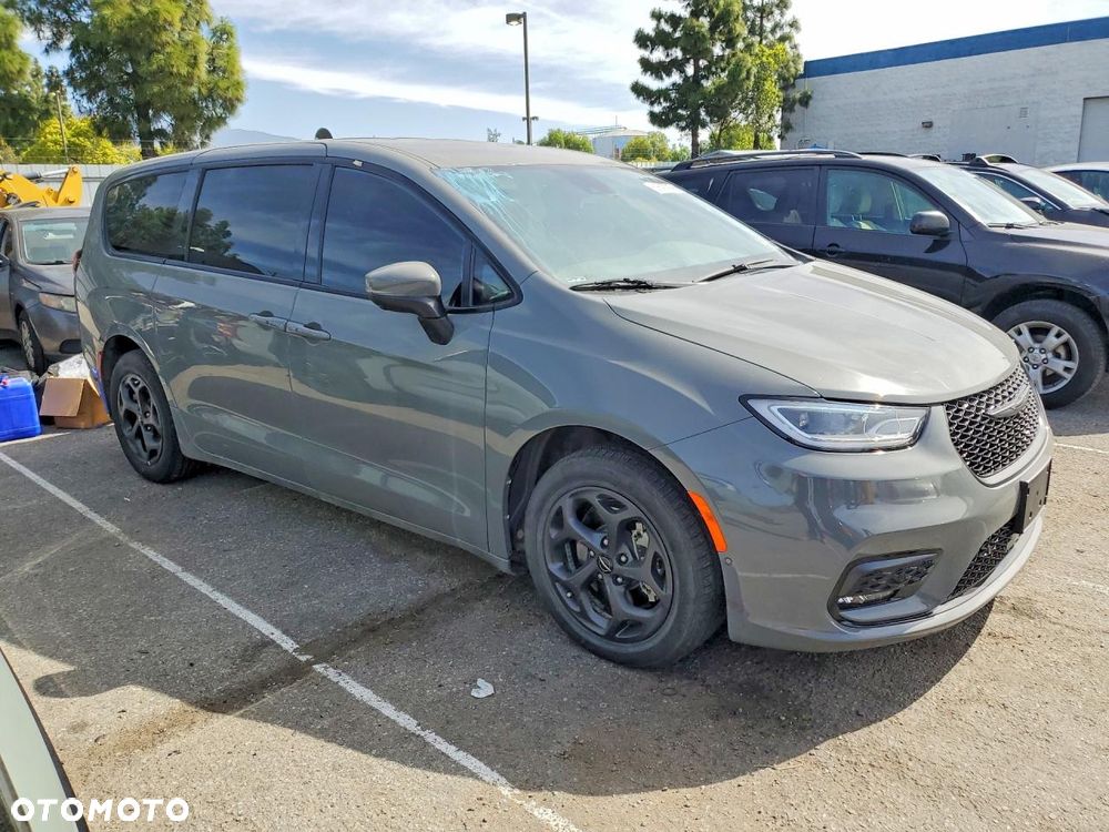 Chrysler Pacifica - 1