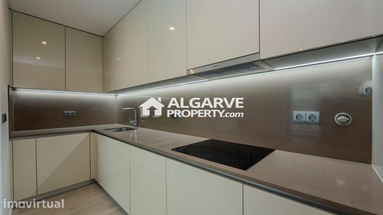 Moderno apartamento T2 com vista mar a 150 metros da Praia de Quarteir - Grande imagem: 3/25