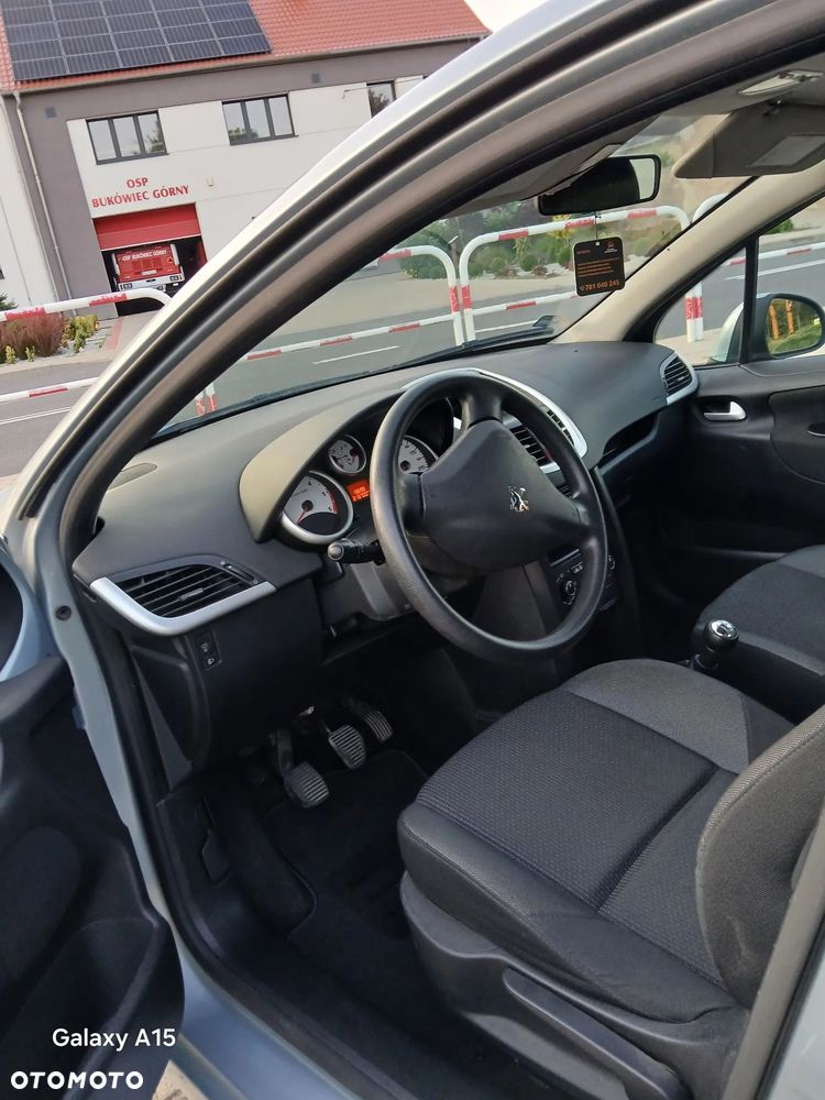 Peugeot 207 - 8