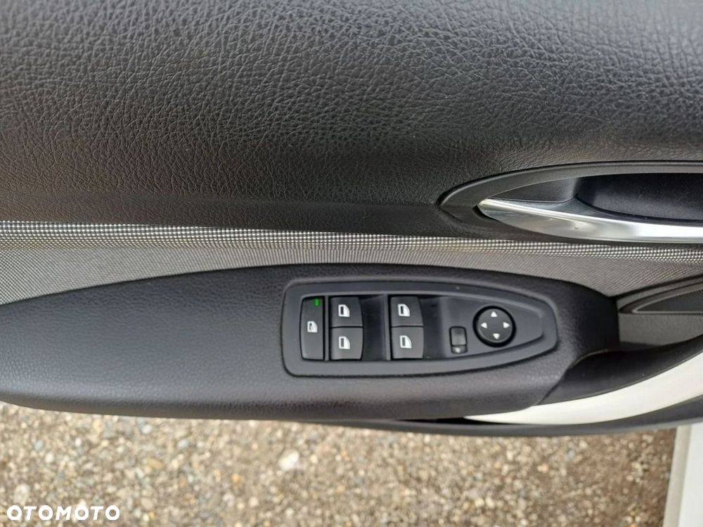 BMW Seria 1 116d EfficientDynamics Edition Sport Line - 14