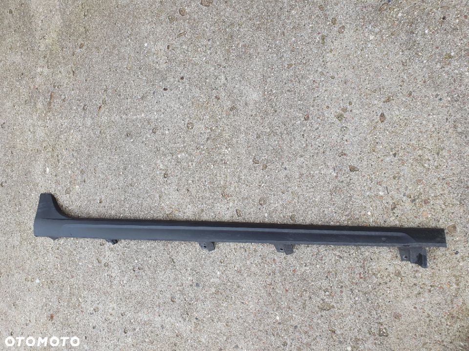 Seat Arona prawa listwa progowa nakładka próg 6F9