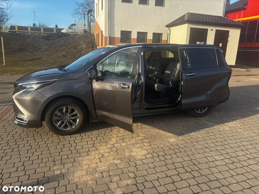 Toyota Sienna - 8