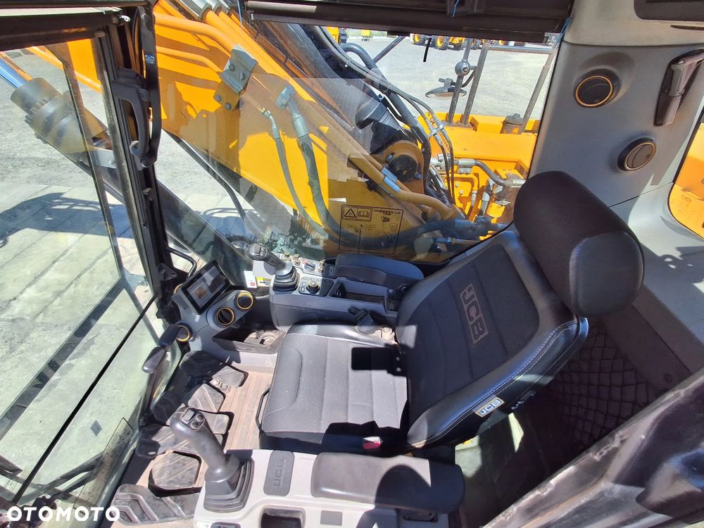 JCB 220 X LC - 16