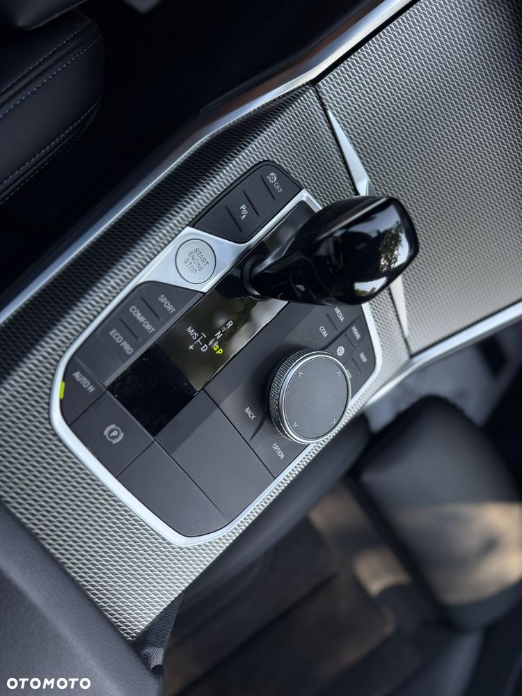 BMW Seria 3 330d xDrive M Sport - 17