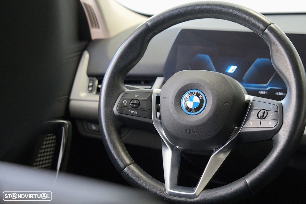 BMW iX2 eDrive20 - 27